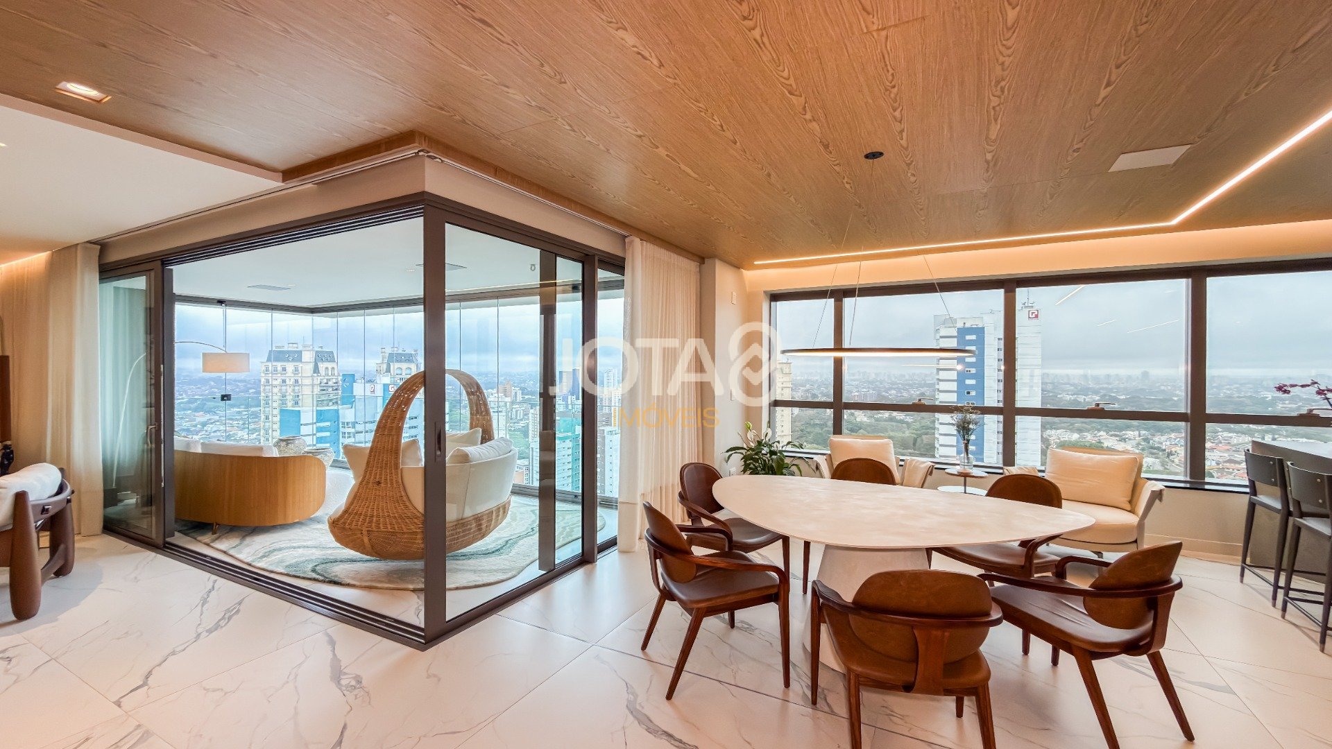APTO LUXUOSO,  MOBILIADO, ANDAR ALTO