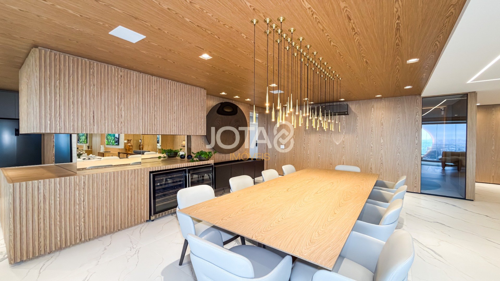 APTO LUXUOSO,  MOBILIADO, ANDAR ALTO