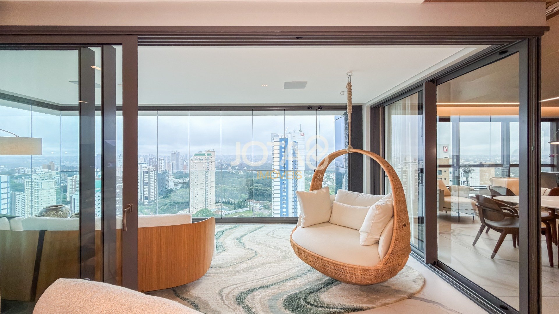 APTO LUXUOSO,  MOBILIADO, ANDAR ALTO