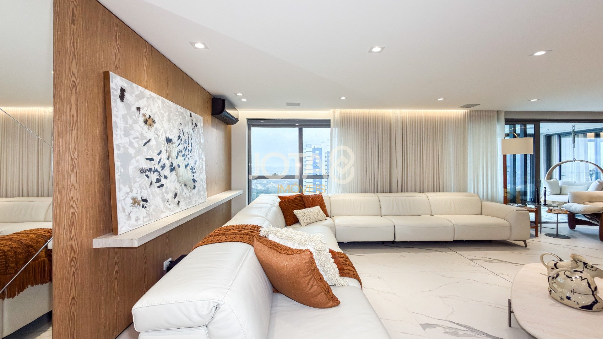 APTO LUXUOSO,  MOBILIADO, ANDAR ALTO