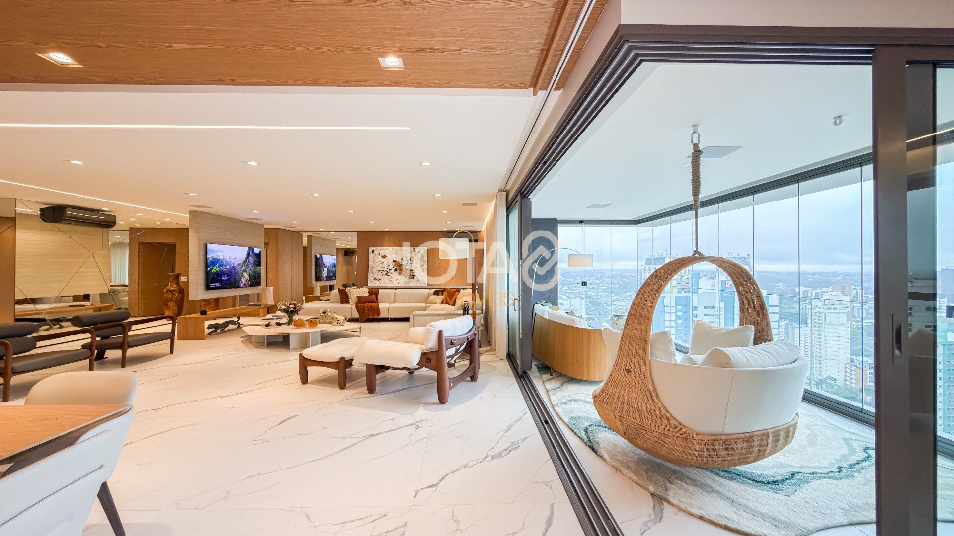 APTO LUXUOSO,  MOBILIADO, ANDAR ALTO