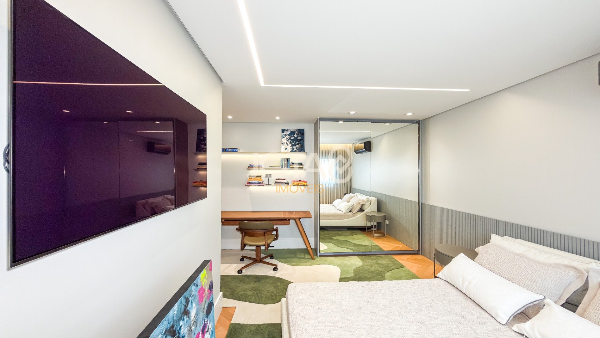 APTO LUXUOSO,  MOBILIADO, ANDAR ALTO