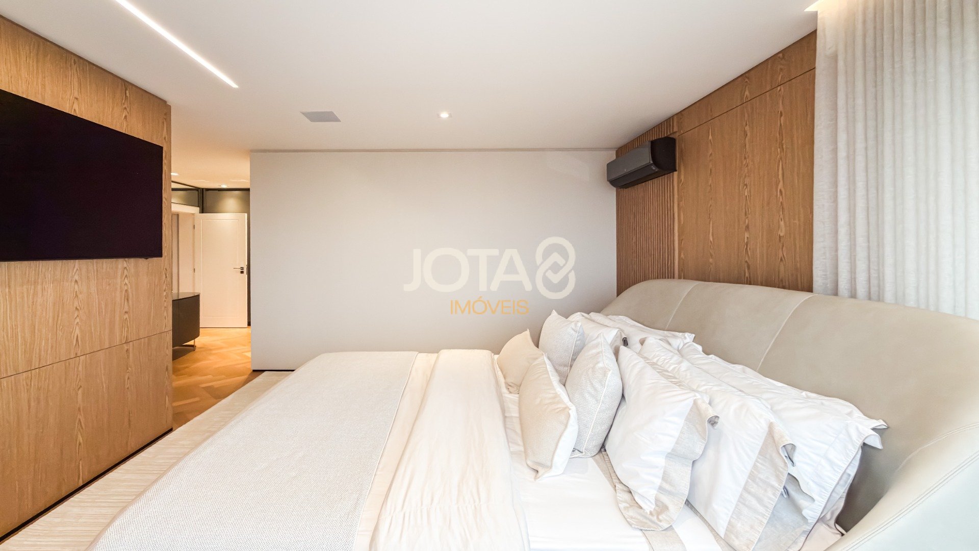 APTO LUXUOSO,  MOBILIADO, ANDAR ALTO