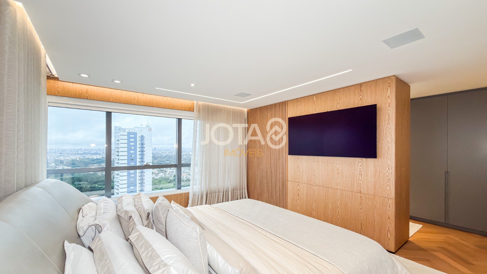APTO LUXUOSO,  MOBILIADO, ANDAR ALTO