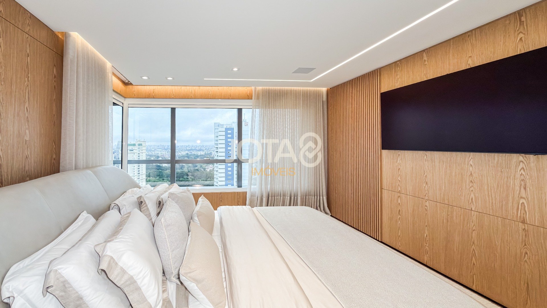 APTO LUXUOSO,  MOBILIADO, ANDAR ALTO