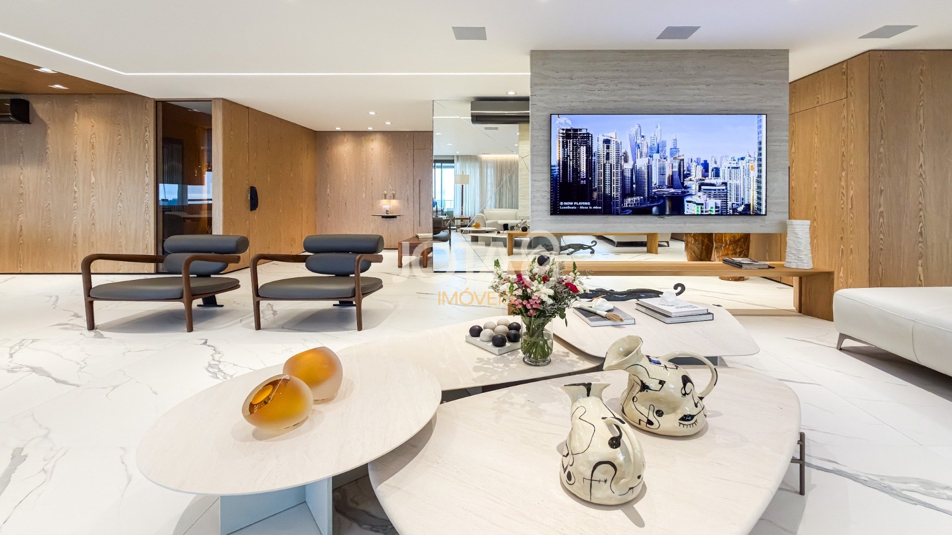 APTO LUXUOSO,  MOBILIADO, ANDAR ALTO