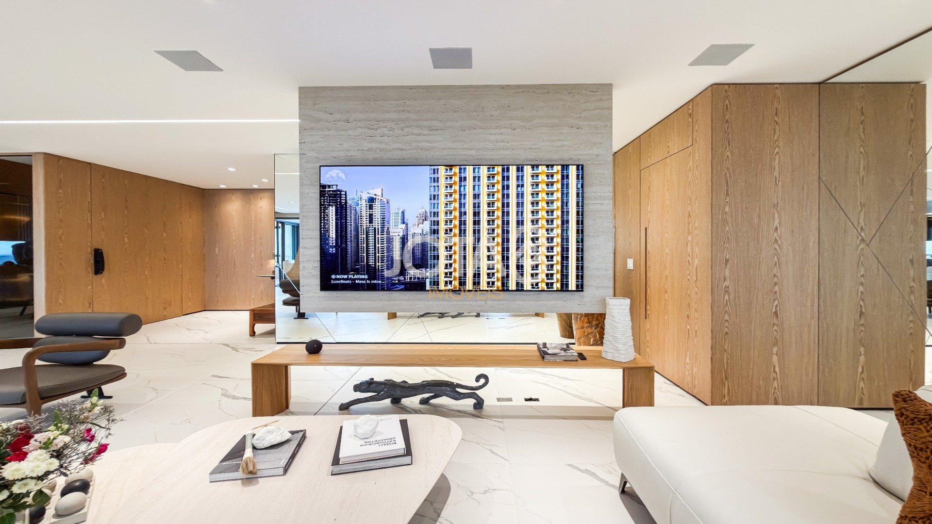 APTO LUXUOSO,  MOBILIADO, ANDAR ALTO