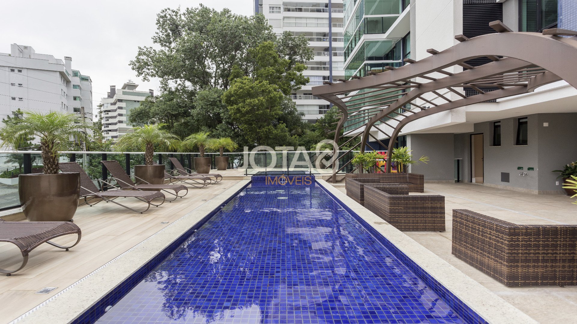 LINDO APARTAMENTO COM 3 SUÍTES E 2 VAGAS NO ECOVILLE!