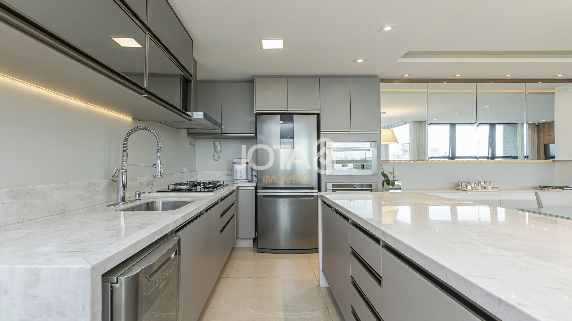 LINDO APARTAMENTO COM 3 SUÍTES E 2 VAGAS NO ECOVILLE!