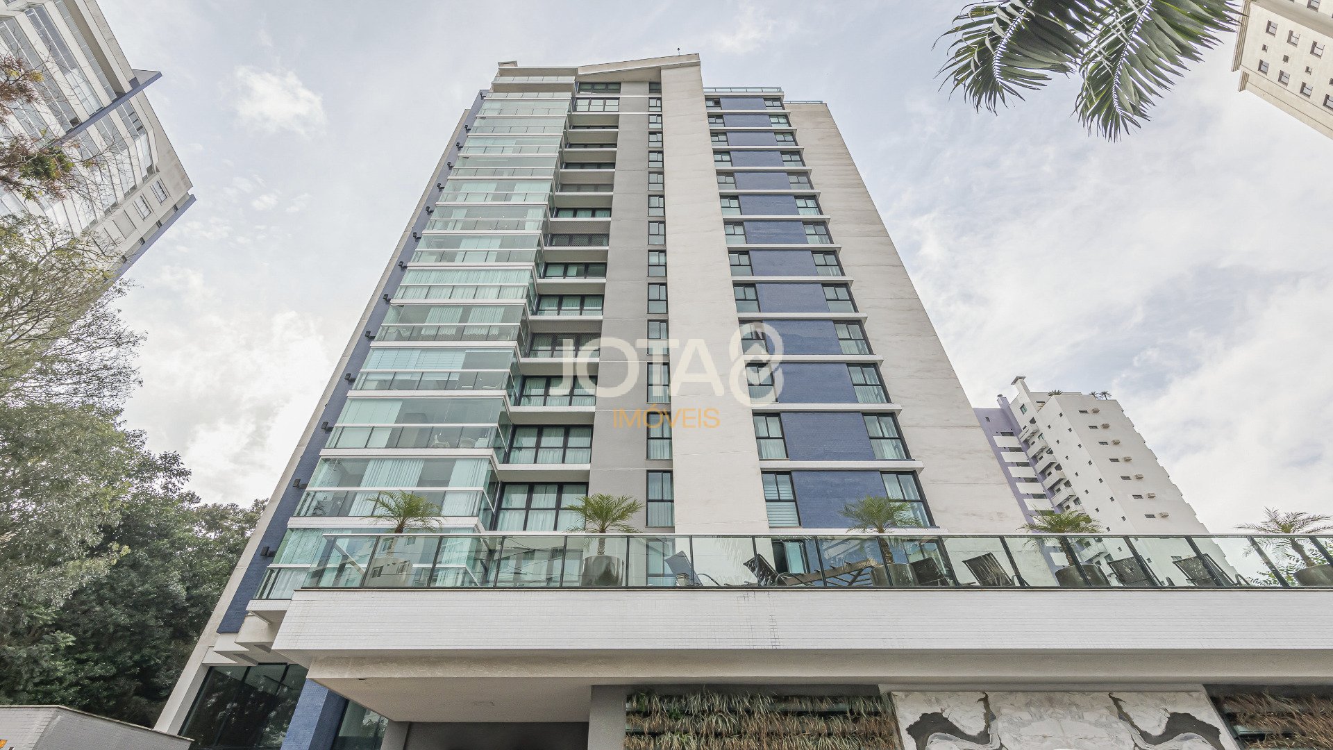 LINDO APARTAMENTO COM 3 SUÍTES E 2 VAGAS NO ECOVILLE!