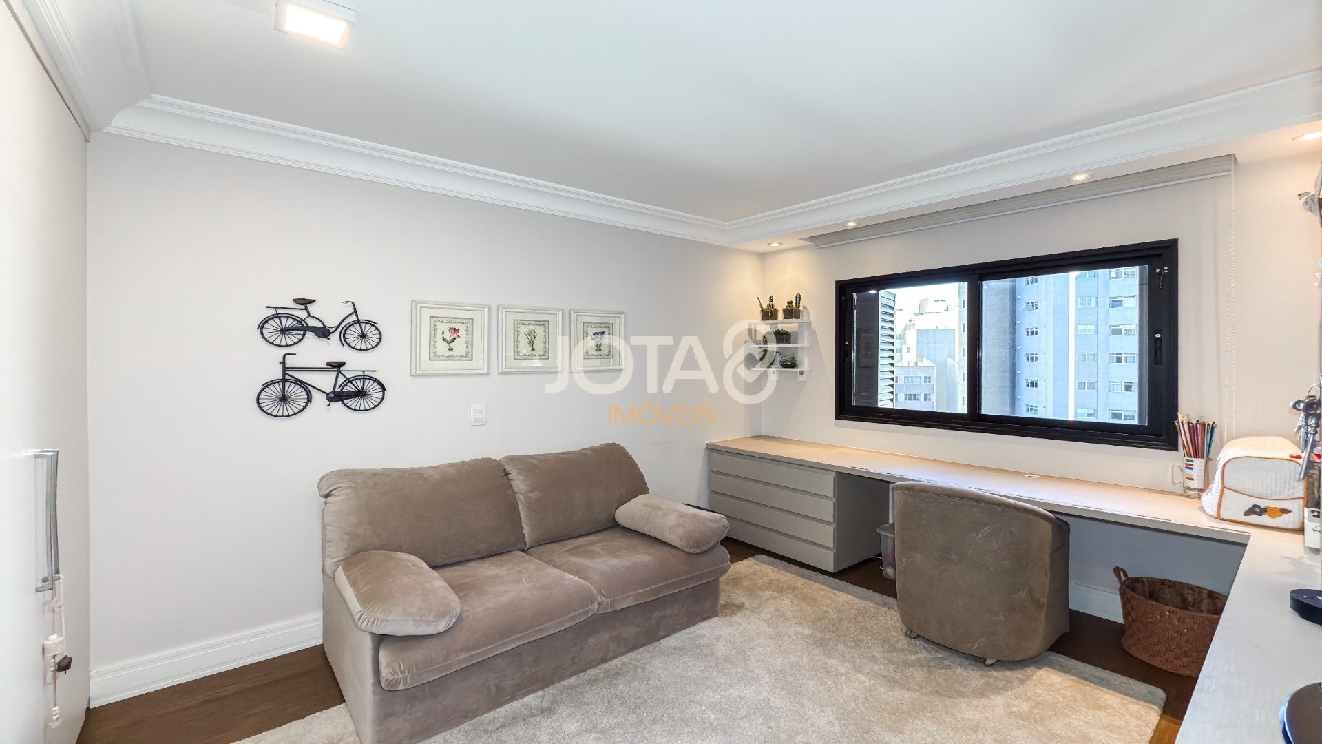 APARTAMENTO MOBILIADO 05 QUARTOS  NO BATEL