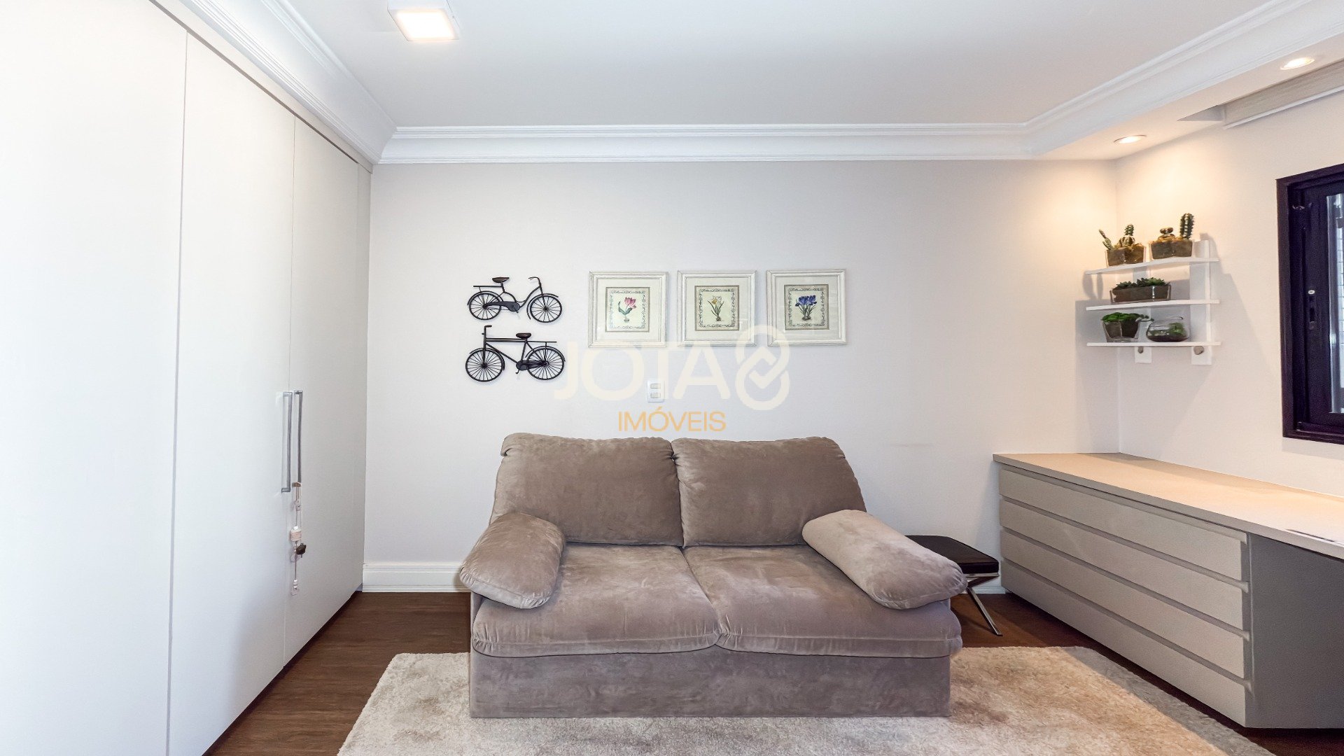 APARTAMENTO MOBILIADO 05 QUARTOS  NO BATEL