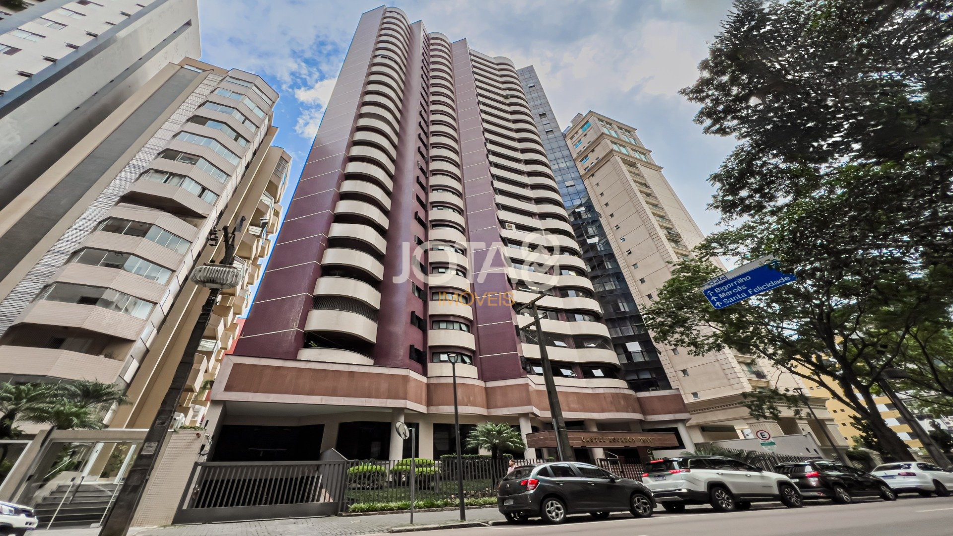 Foto de destaque Apartamento mobiliado 05 quartos  no batel