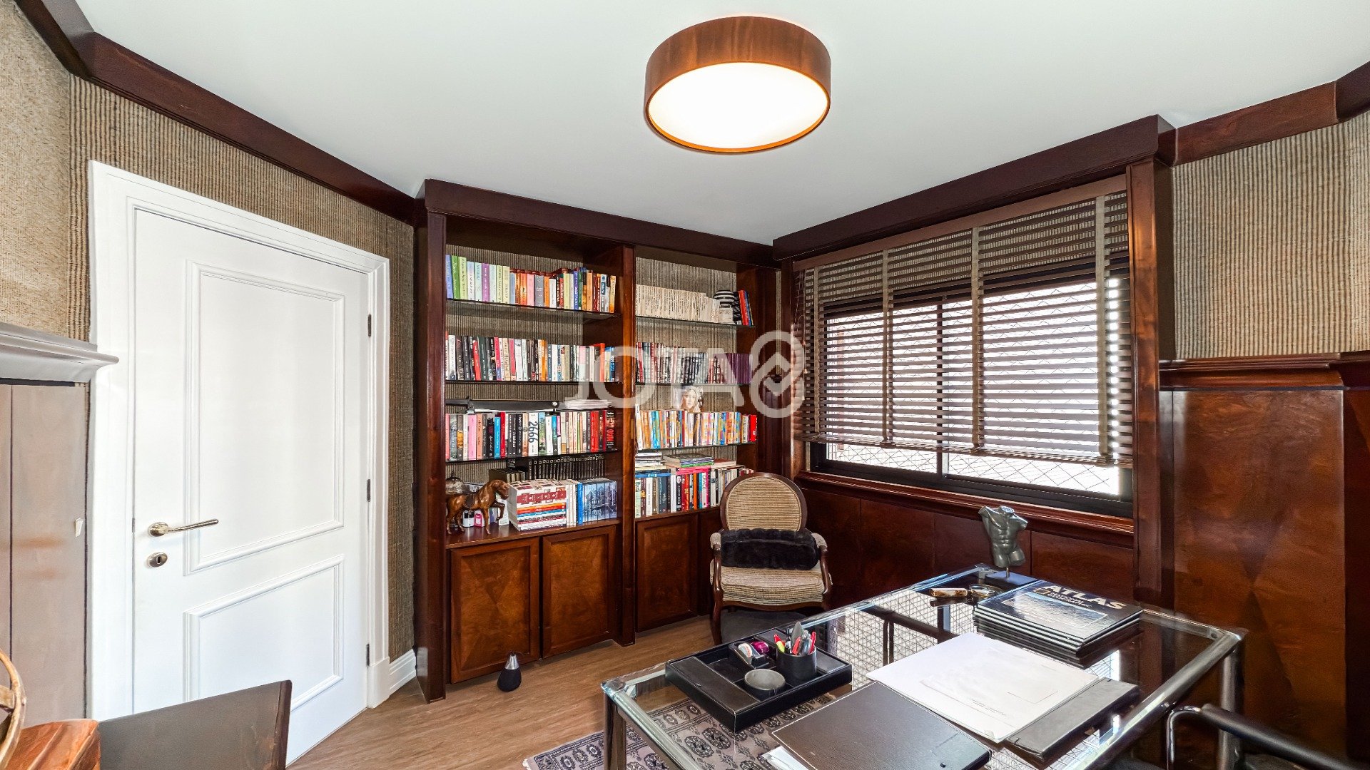 APARTAMENTO MOBILIADO 05 QUARTOS  NO BATEL