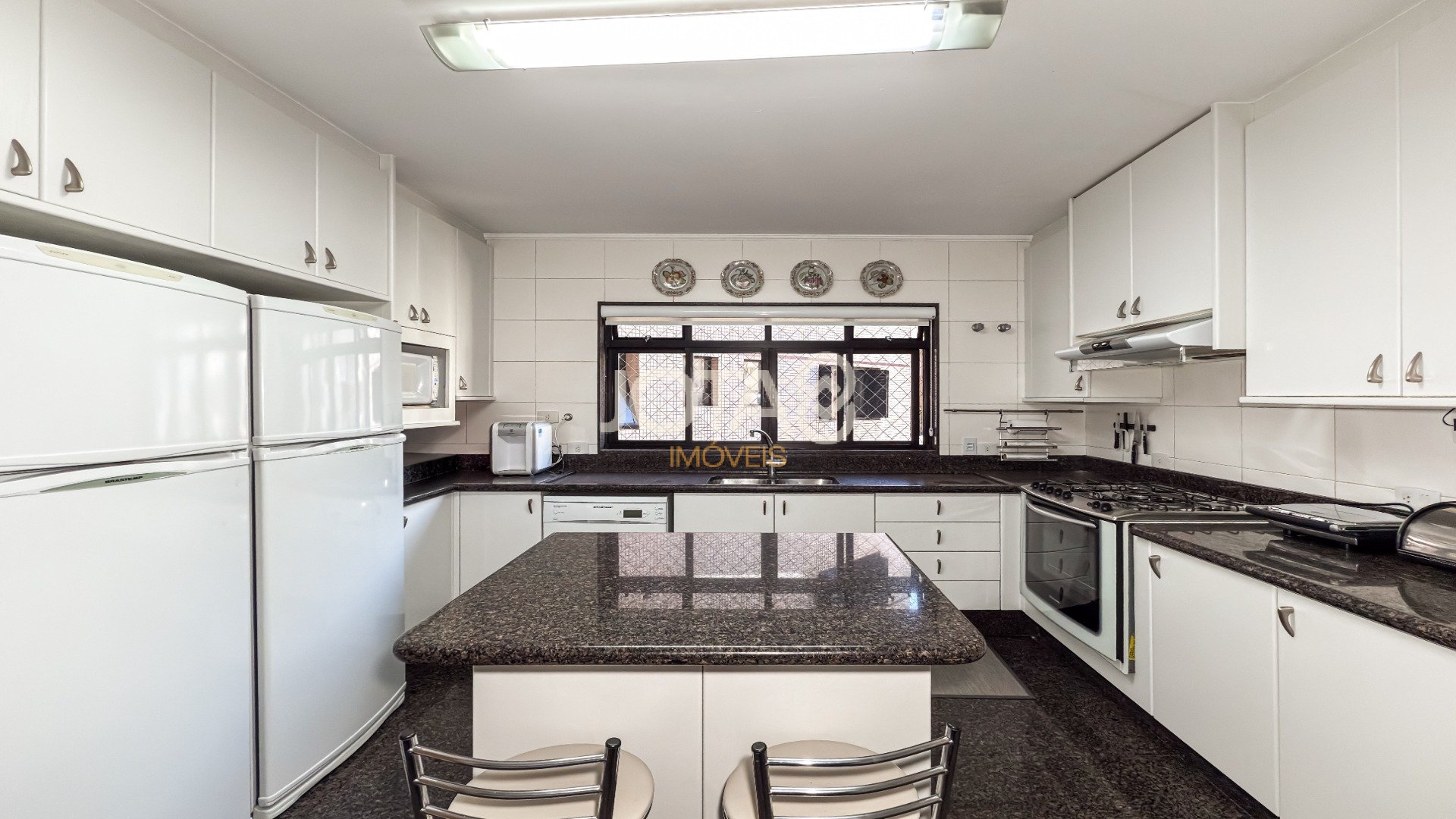 APARTAMENTO MOBILIADO 05 QUARTOS  NO BATEL