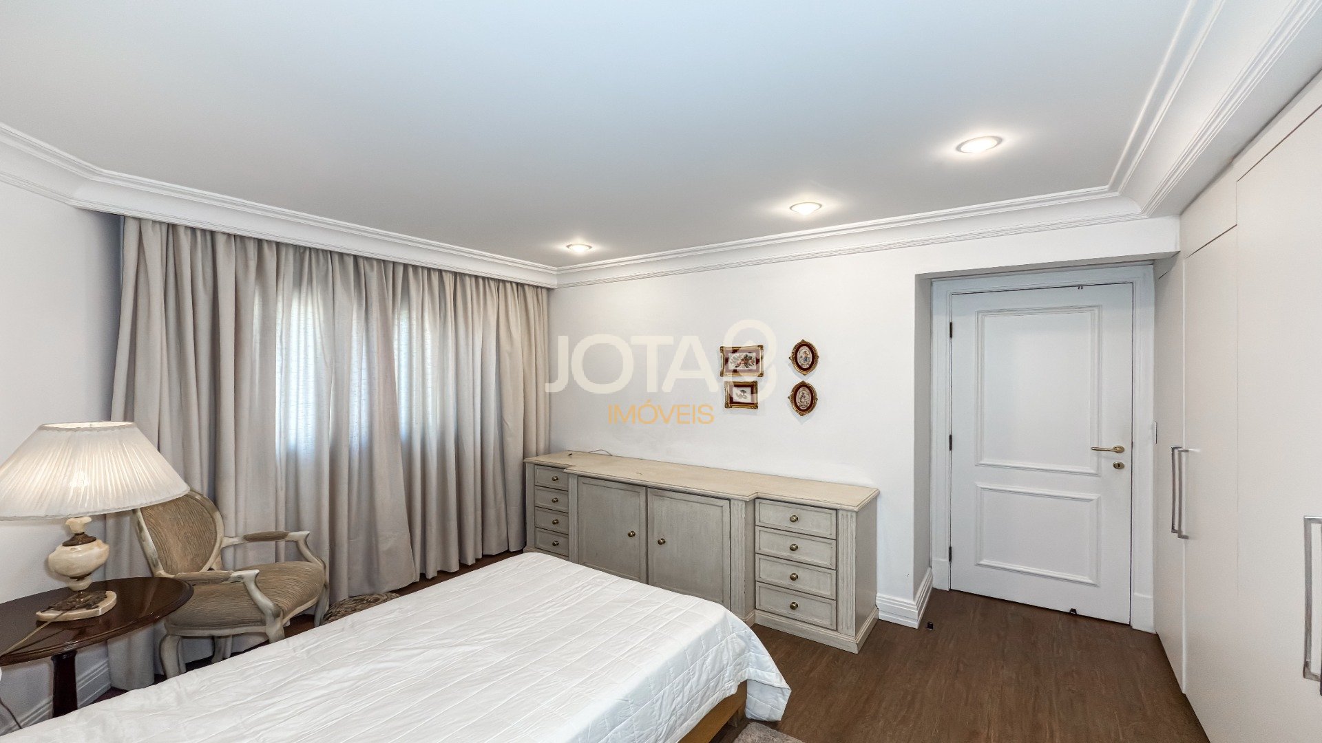 APARTAMENTO MOBILIADO 05 QUARTOS  NO BATEL