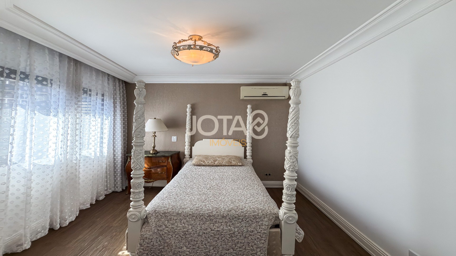 APARTAMENTO MOBILIADO 05 QUARTOS  NO BATEL
