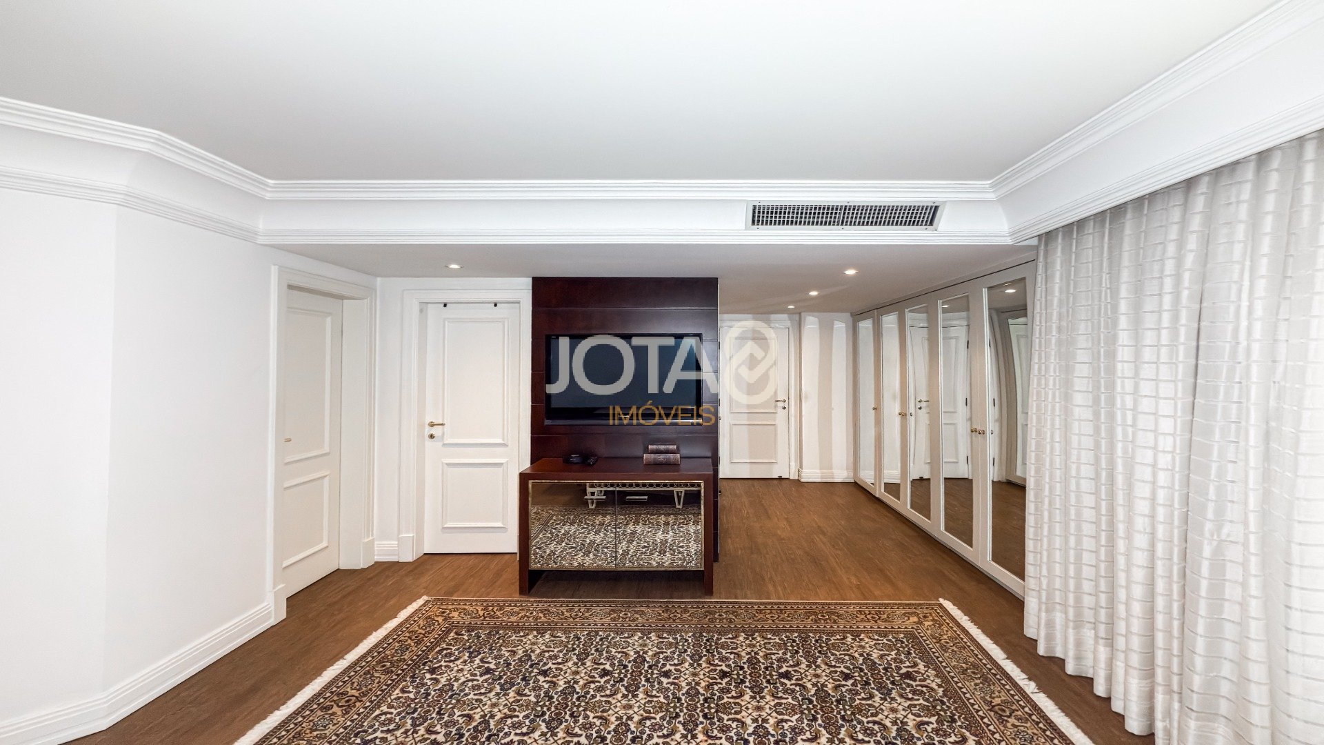 APARTAMENTO MOBILIADO 05 QUARTOS  NO BATEL