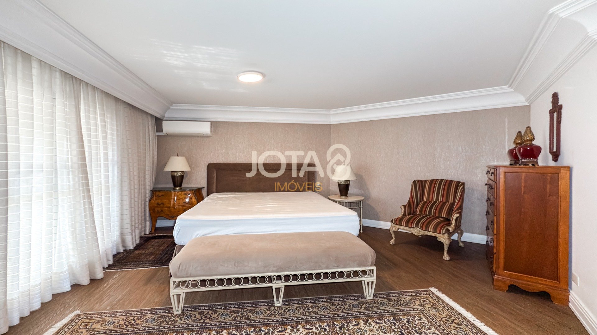 APARTAMENTO MOBILIADO 05 QUARTOS  NO BATEL