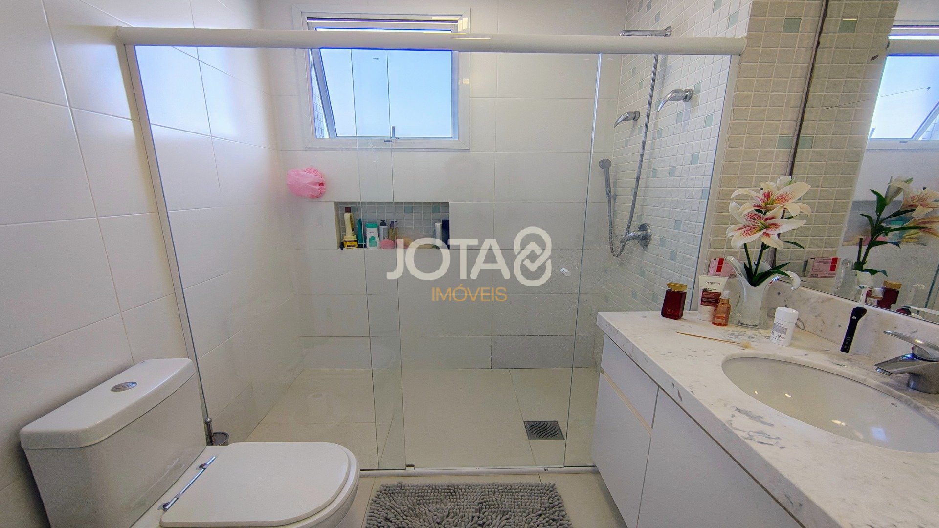 APARTAMENTO EM ANDAR ALTO COM 3 VAGAS