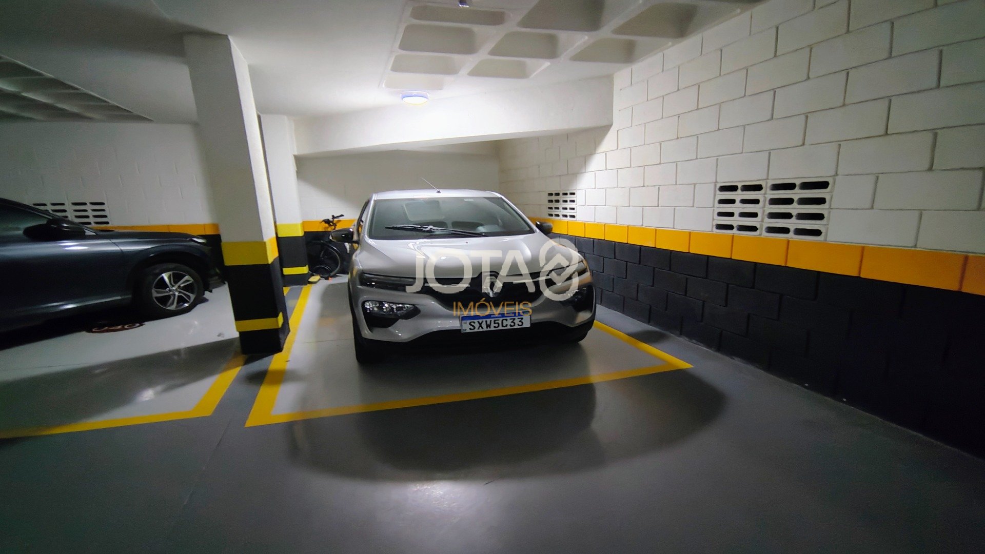 APARTAMENTO EM ANDAR ALTO COM 3 VAGAS