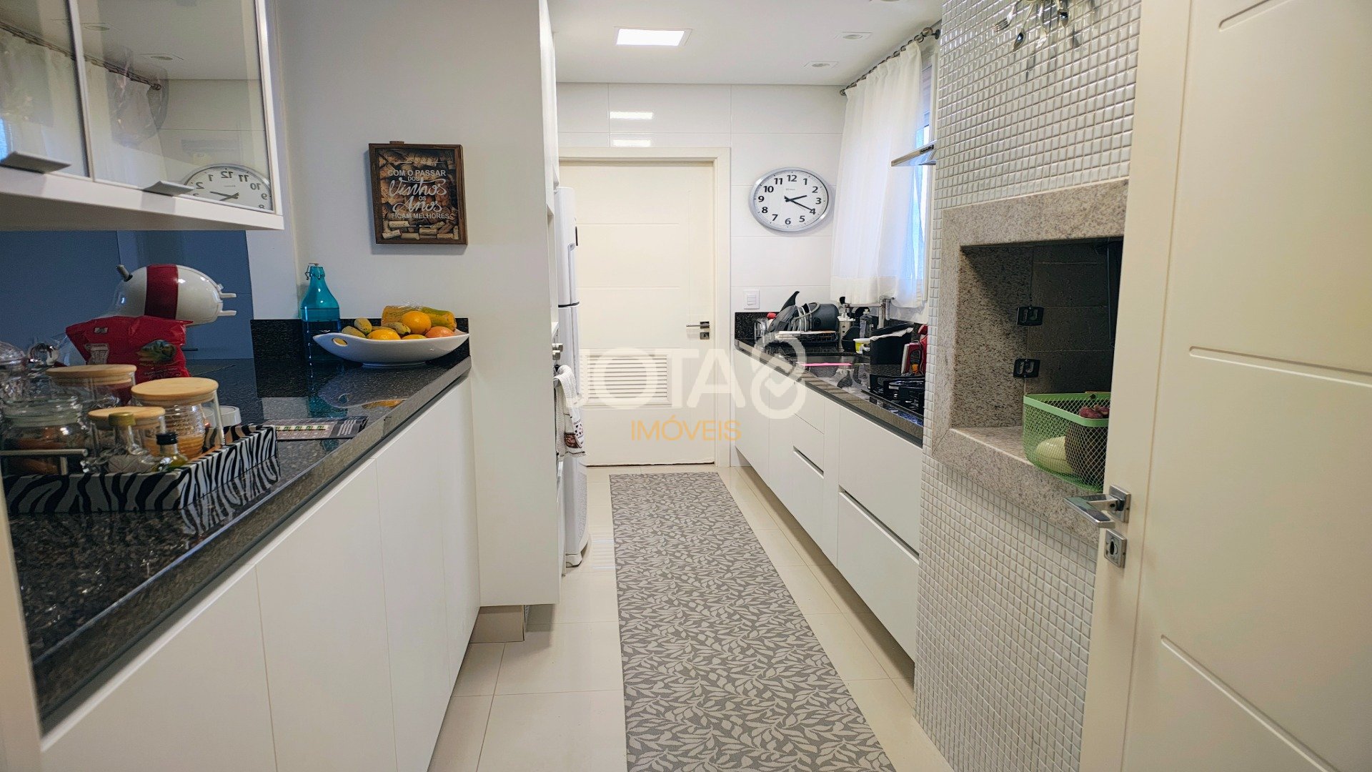 APARTAMENTO EM ANDAR ALTO COM 3 VAGAS