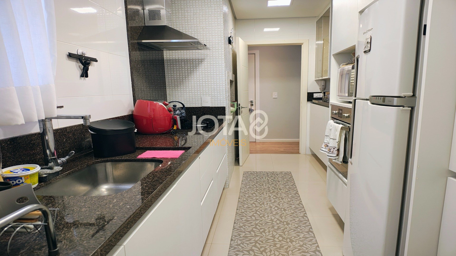 APARTAMENTO EM ANDAR ALTO COM 3 VAGAS