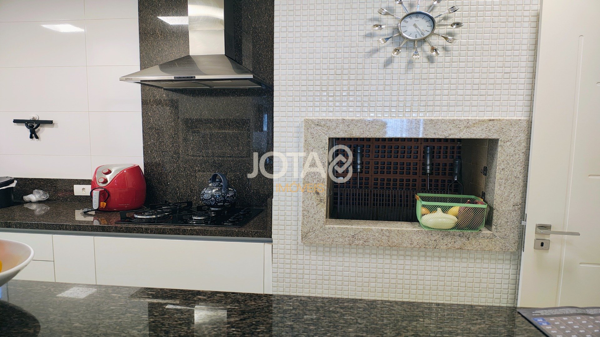 APARTAMENTO EM ANDAR ALTO COM 3 VAGAS