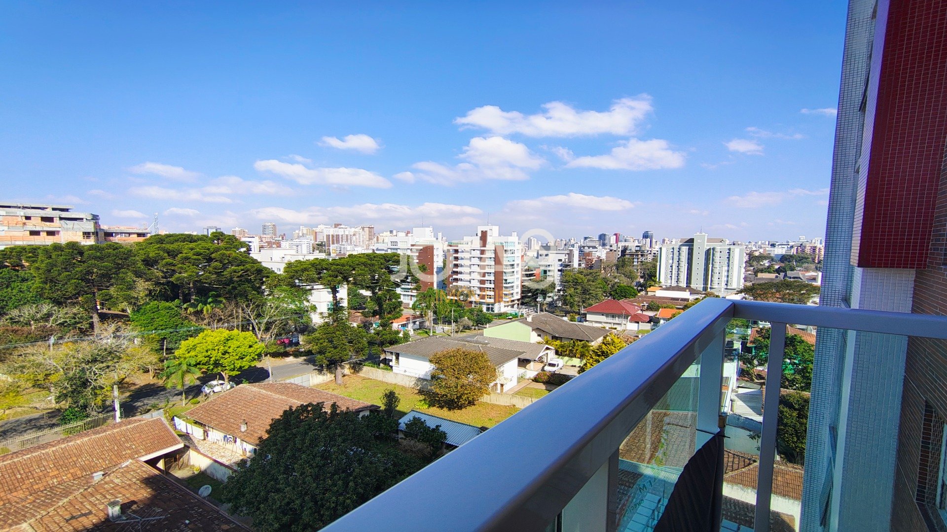 APARTAMENTO EM ANDAR ALTO COM 3 VAGAS