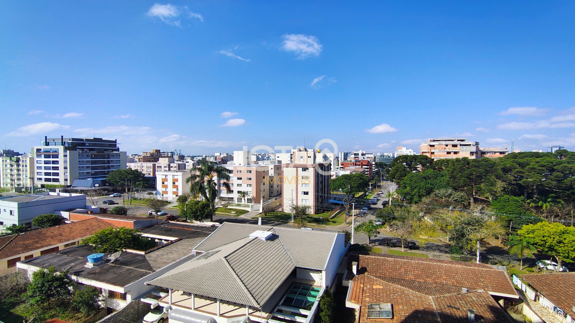 APARTAMENTO EM ANDAR ALTO COM 3 VAGAS