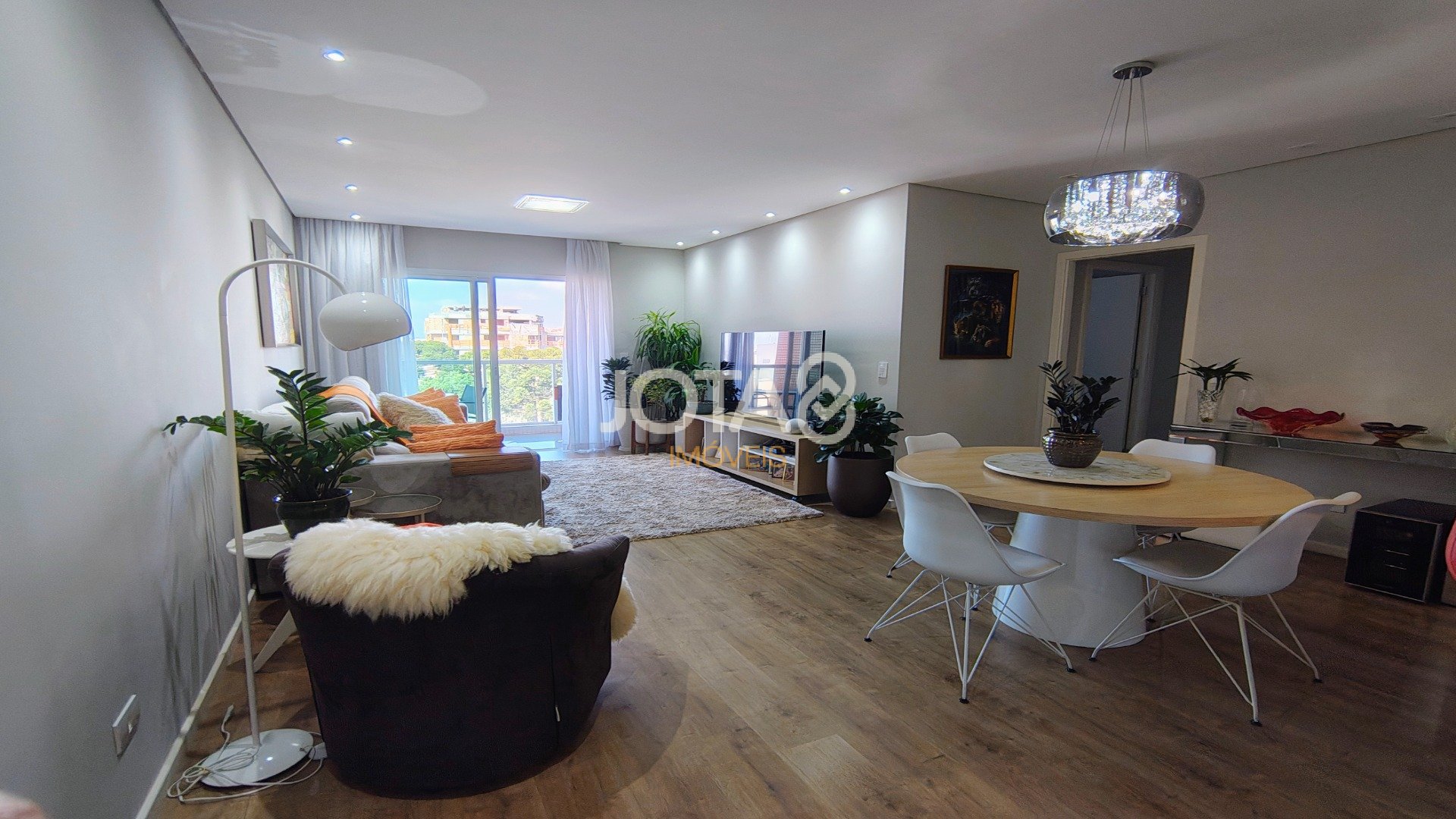 APARTAMENTO EM ANDAR ALTO COM 3 VAGAS