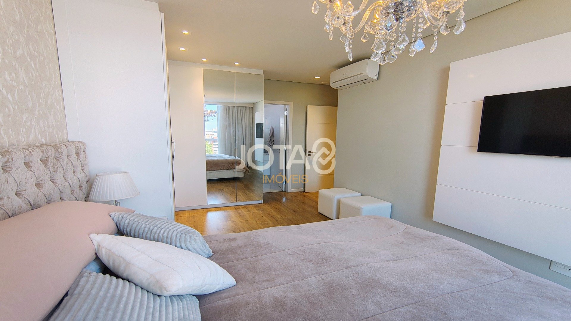 APARTAMENTO EM ANDAR ALTO COM 3 VAGAS