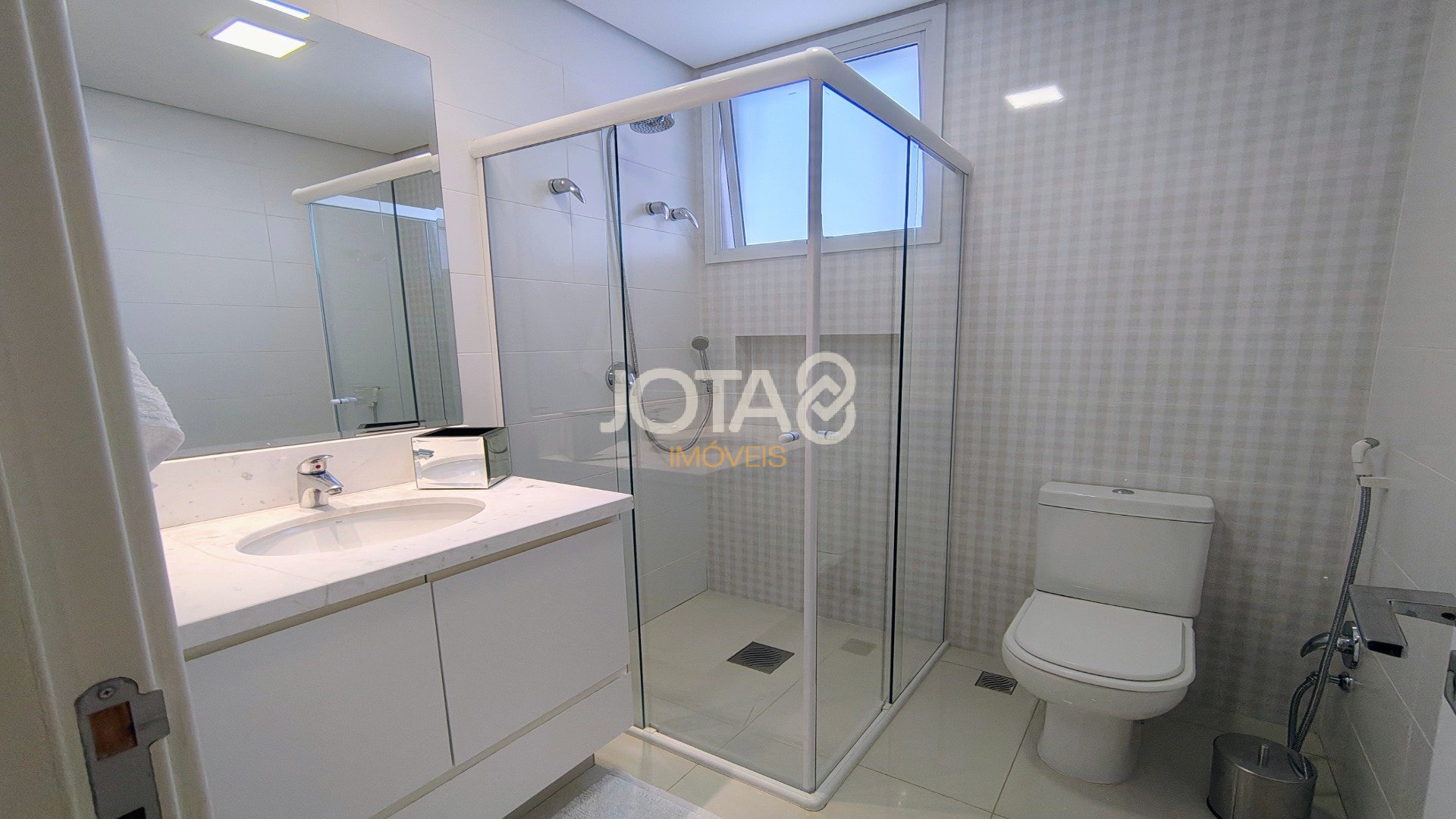 APARTAMENTO EM ANDAR ALTO COM 3 VAGAS