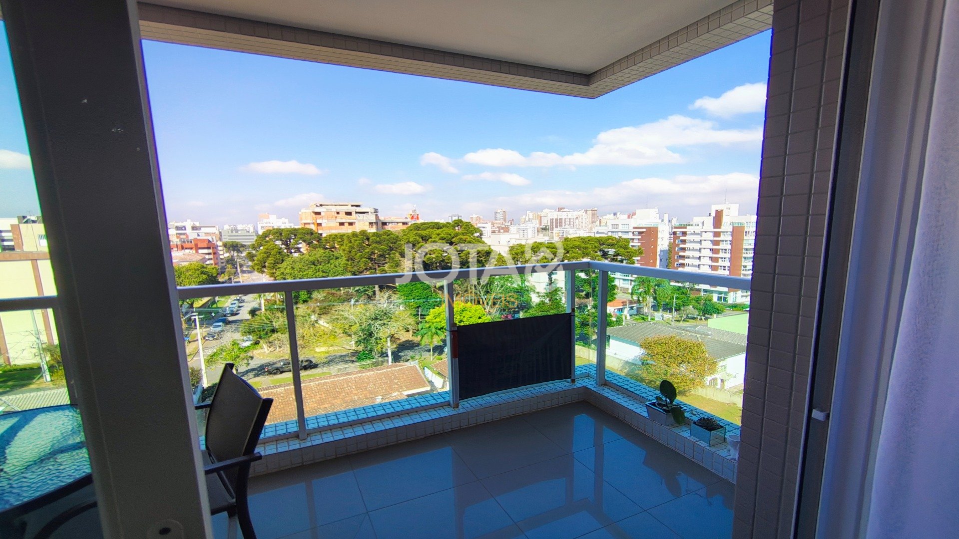 APARTAMENTO EM ANDAR ALTO COM 3 VAGAS