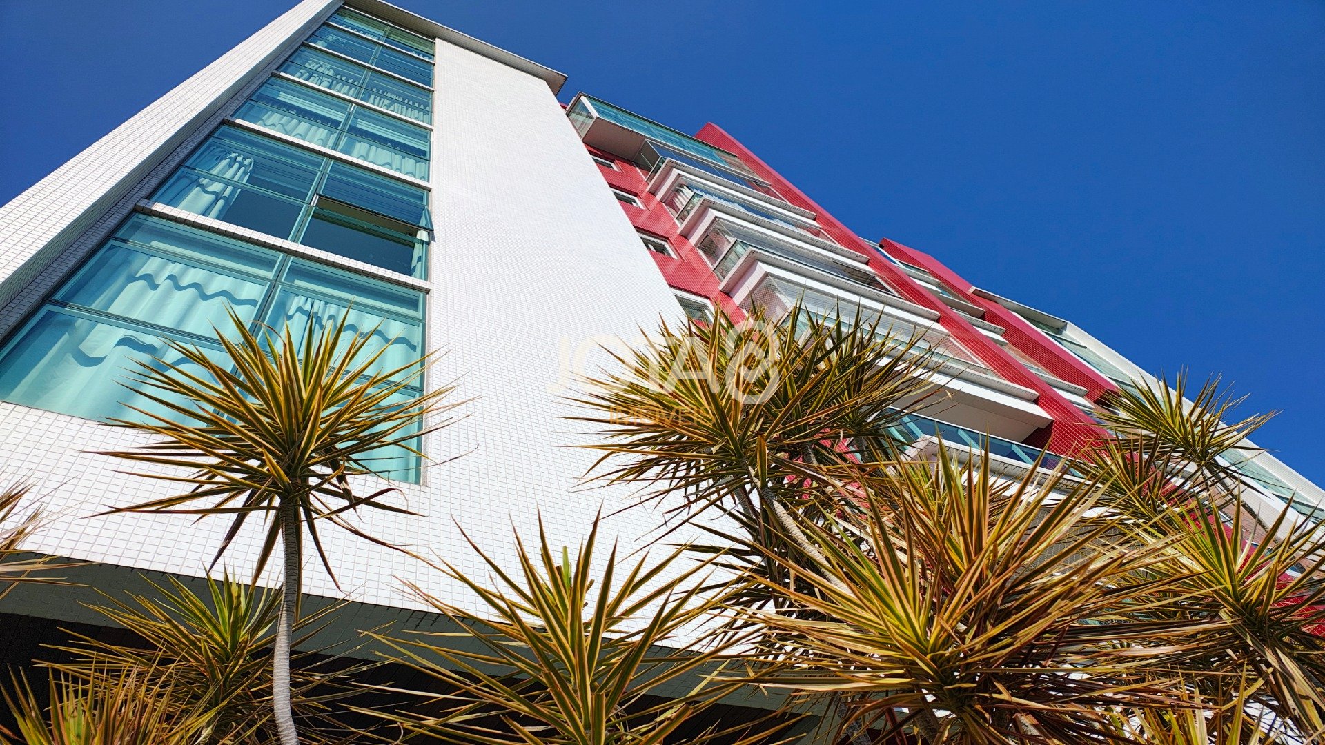 APARTAMENTO EM ANDAR ALTO COM 3 VAGAS