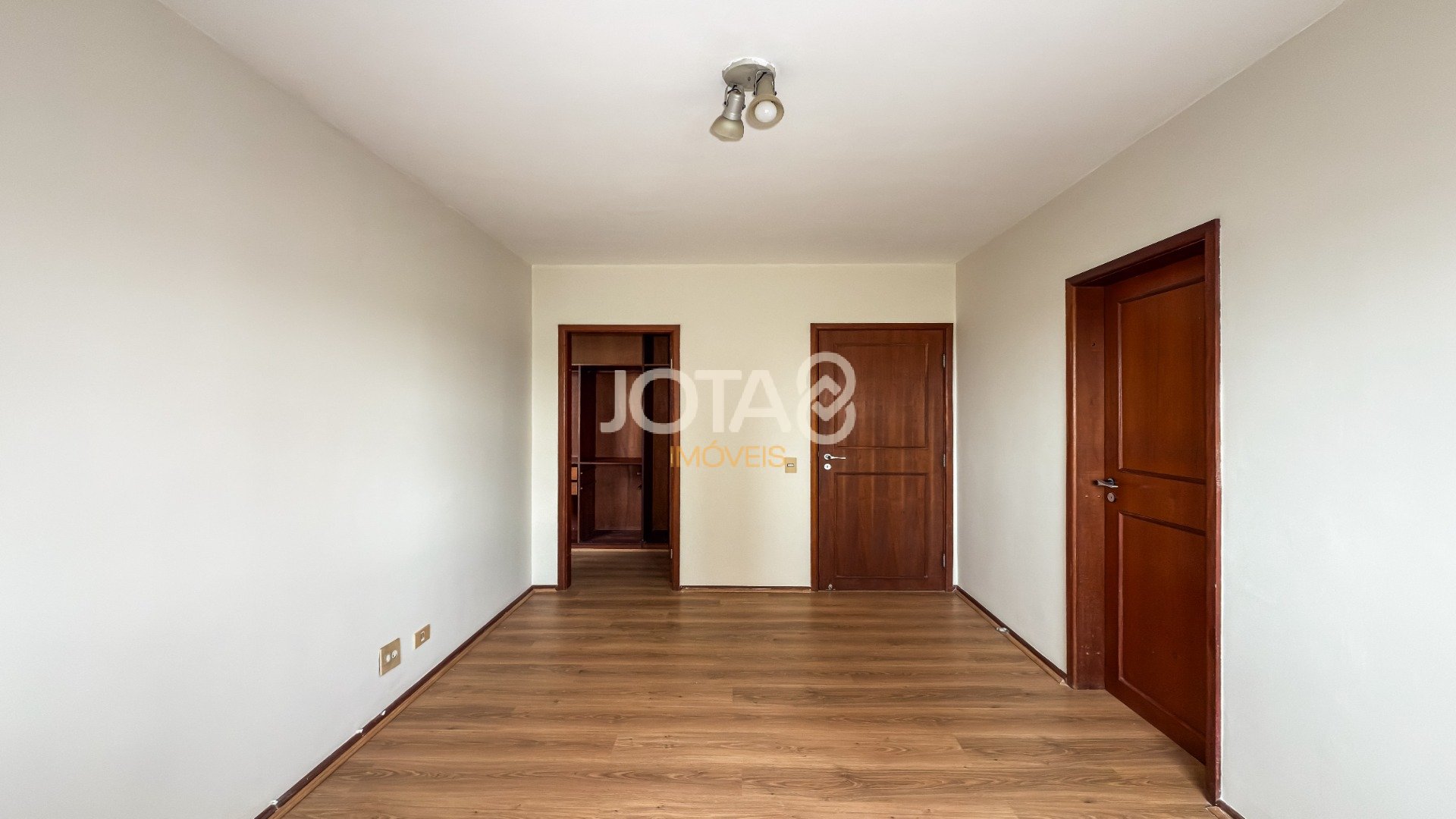 APARTAMENTO FACE NORTE E ANDAR ALTO NO BIGORRILHO!