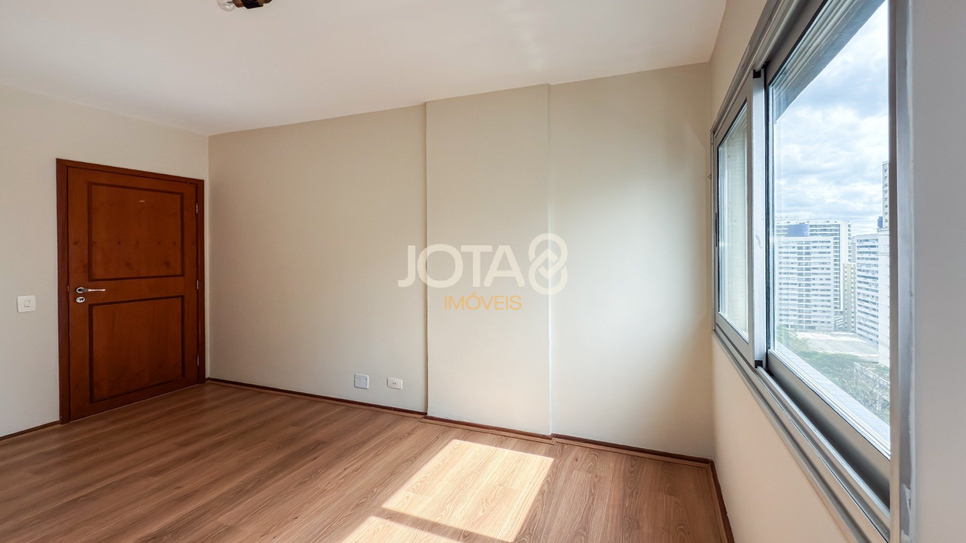 APARTAMENTO FACE NORTE E ANDAR ALTO NO BIGORRILHO!