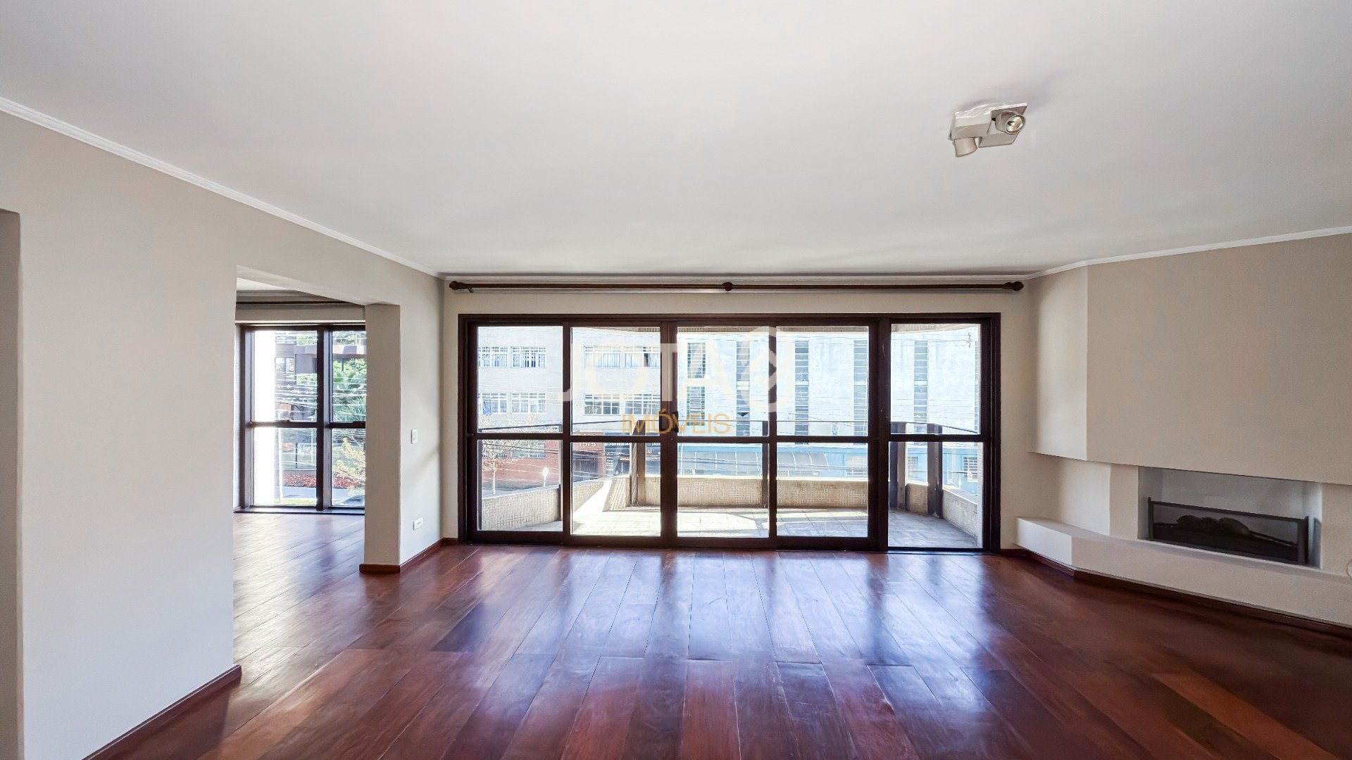 APARTAMENTO 3 DORMITÓRIOS NO BATEL