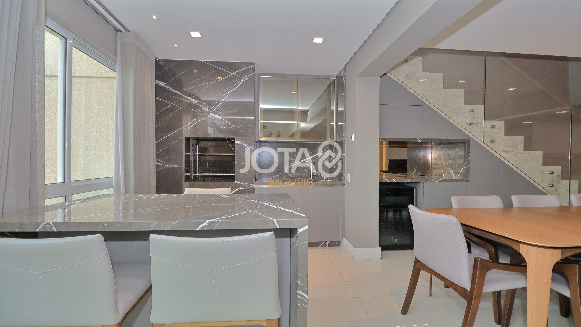 APARTAMENTO COM 4 DORMITÓRIOS NO ECOVILLE