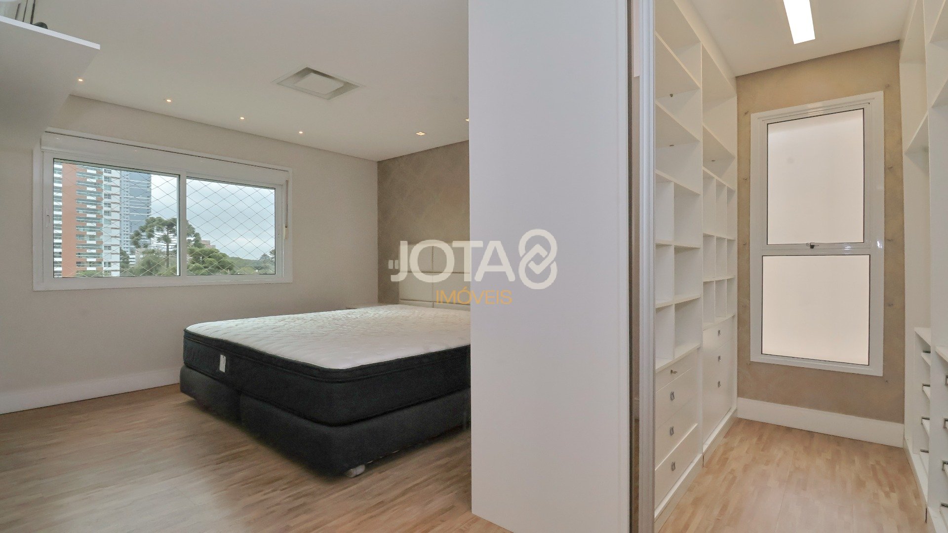 APARTAMENTO COM 4 DORMITÓRIOS NO ECOVILLE