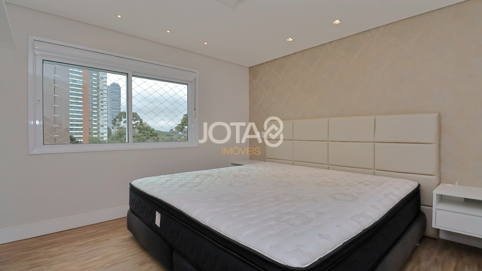 APARTAMENTO COM 4 DORMITÓRIOS NO ECOVILLE