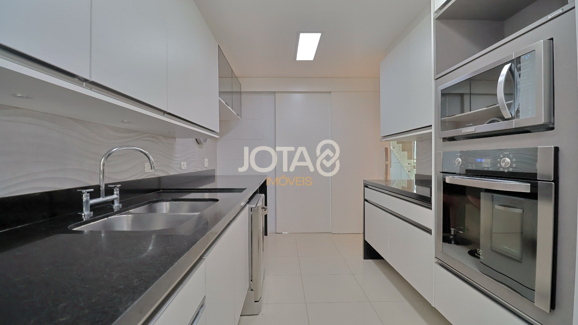 APARTAMENTO COM 4 DORMITÓRIOS NO ECOVILLE