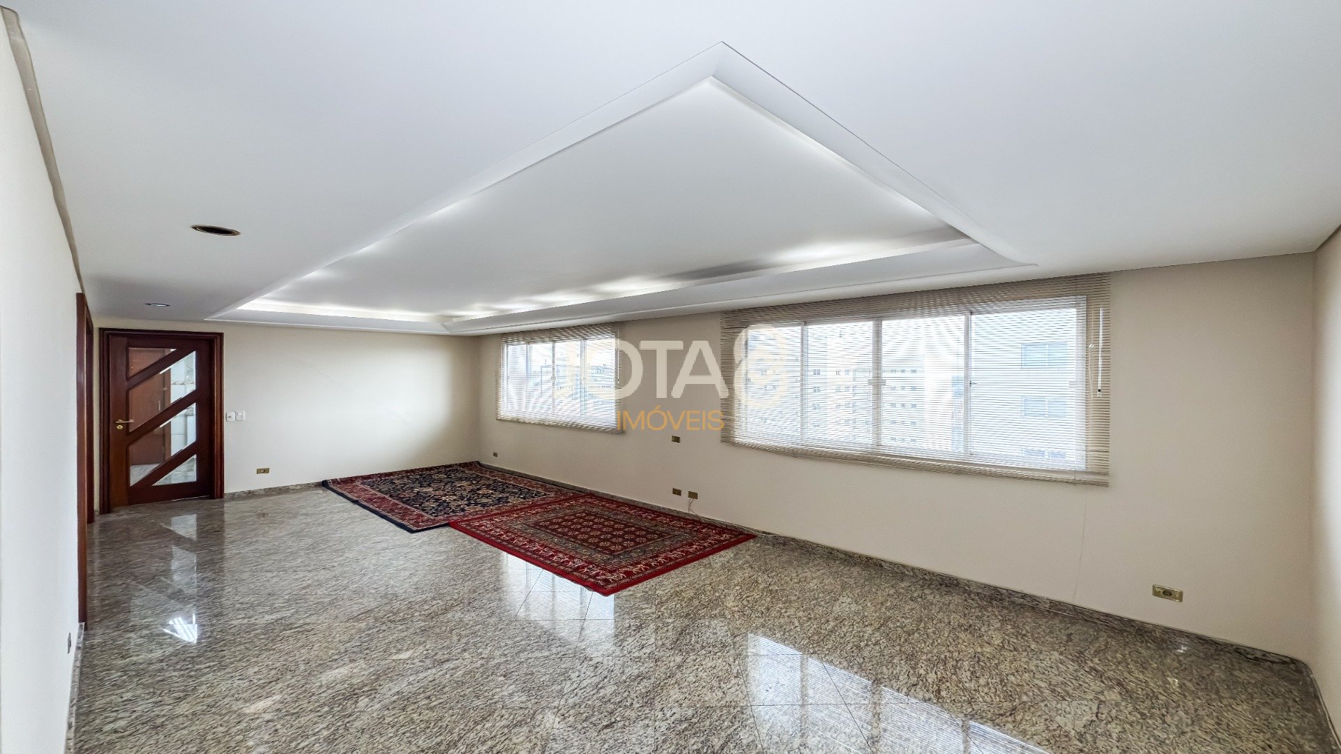 COBERTURA NO BATEL - 400M² AO LADO SHOPPING PATIO BATEL