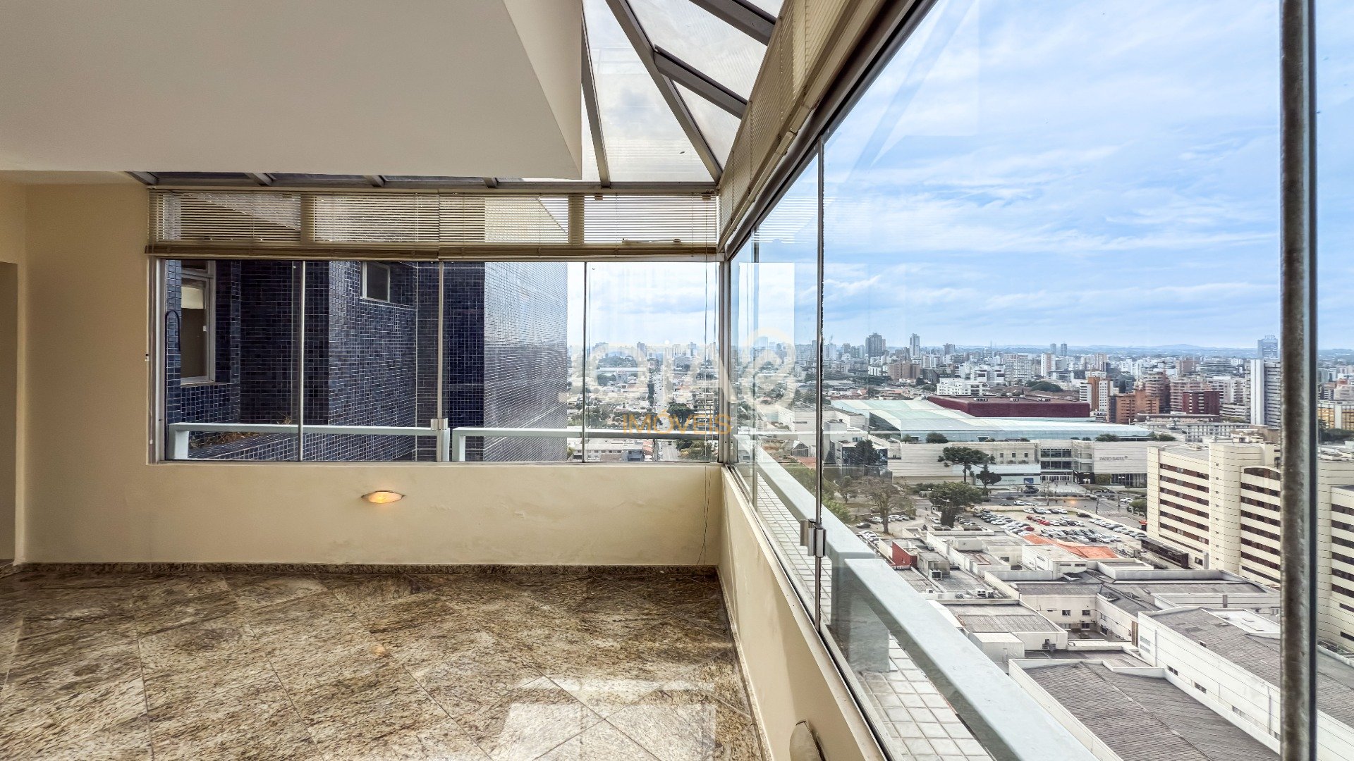 COBERTURA NO BATEL - 400M² AO LADO SHOPPING PATIO BATEL