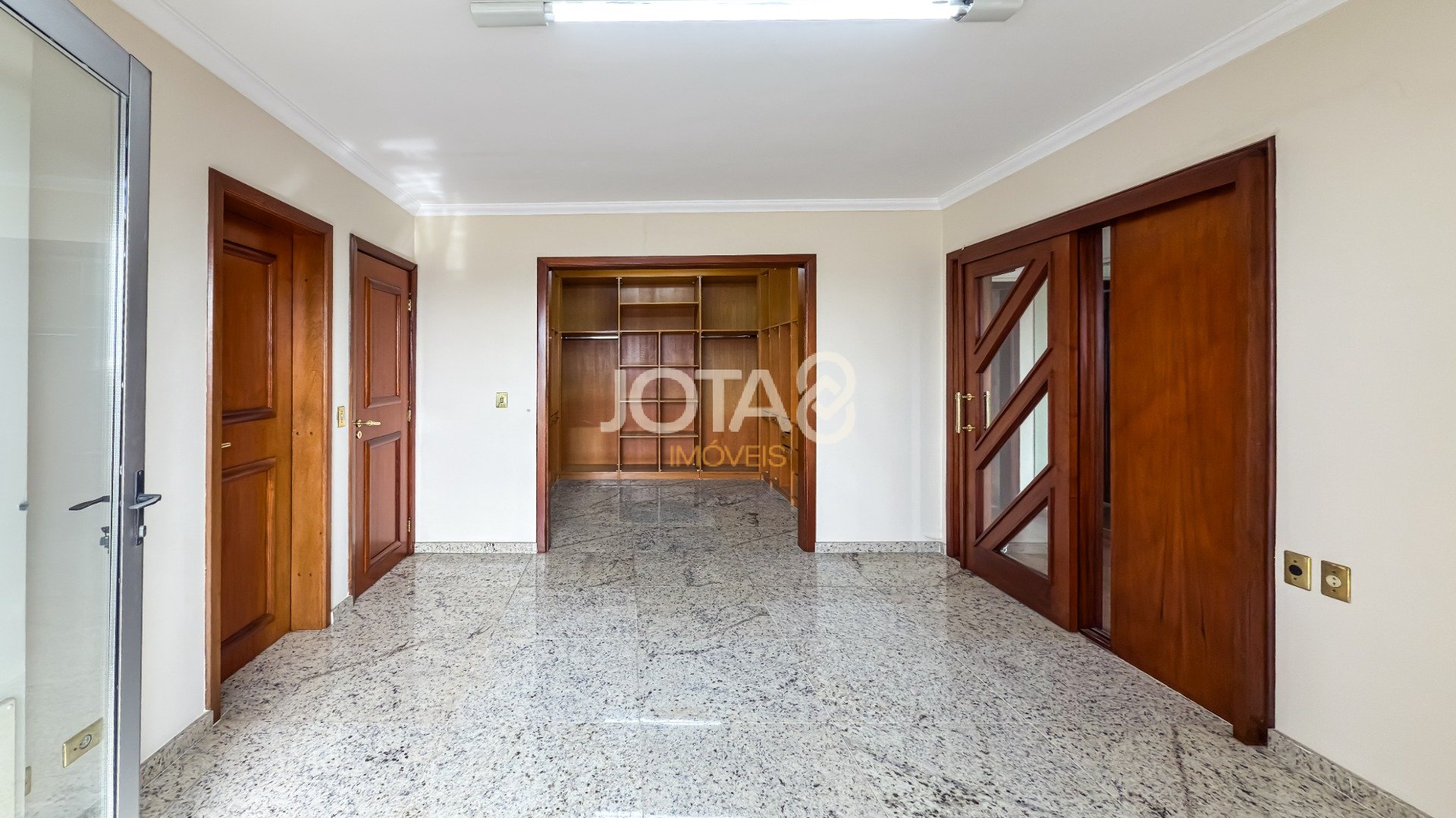 COBERTURA NO BATEL - 400M² AO LADO SHOPPING PATIO BATEL