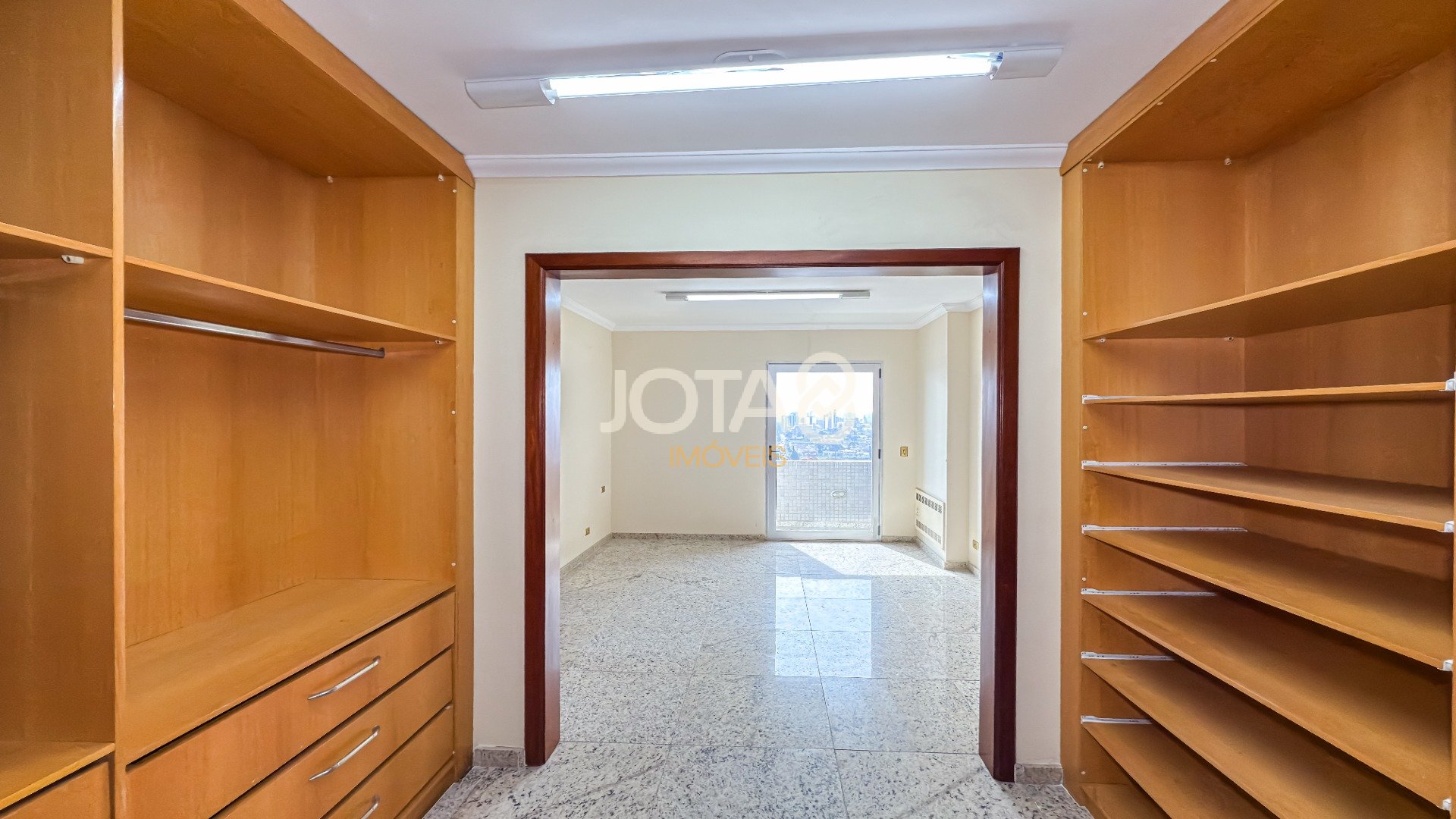 COBERTURA NO BATEL - 400M² AO LADO SHOPPING PATIO BATEL