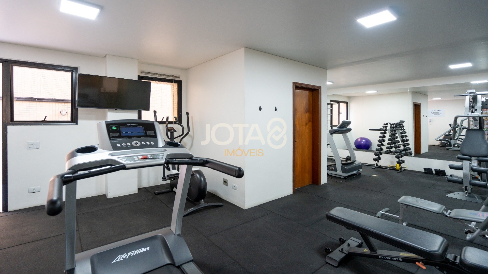 SOFISTICADO E ENSOLARADO APARTAMENTO  NO BATEL