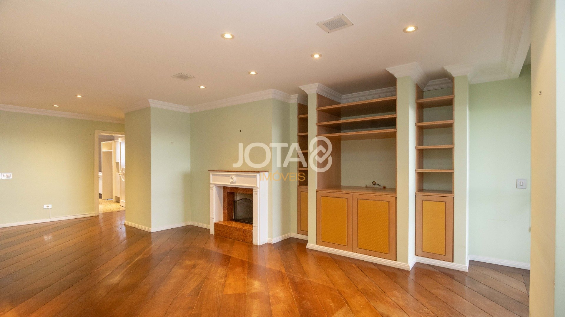 SOFISTICADO E ENSOLARADO APARTAMENTO  NO BATEL