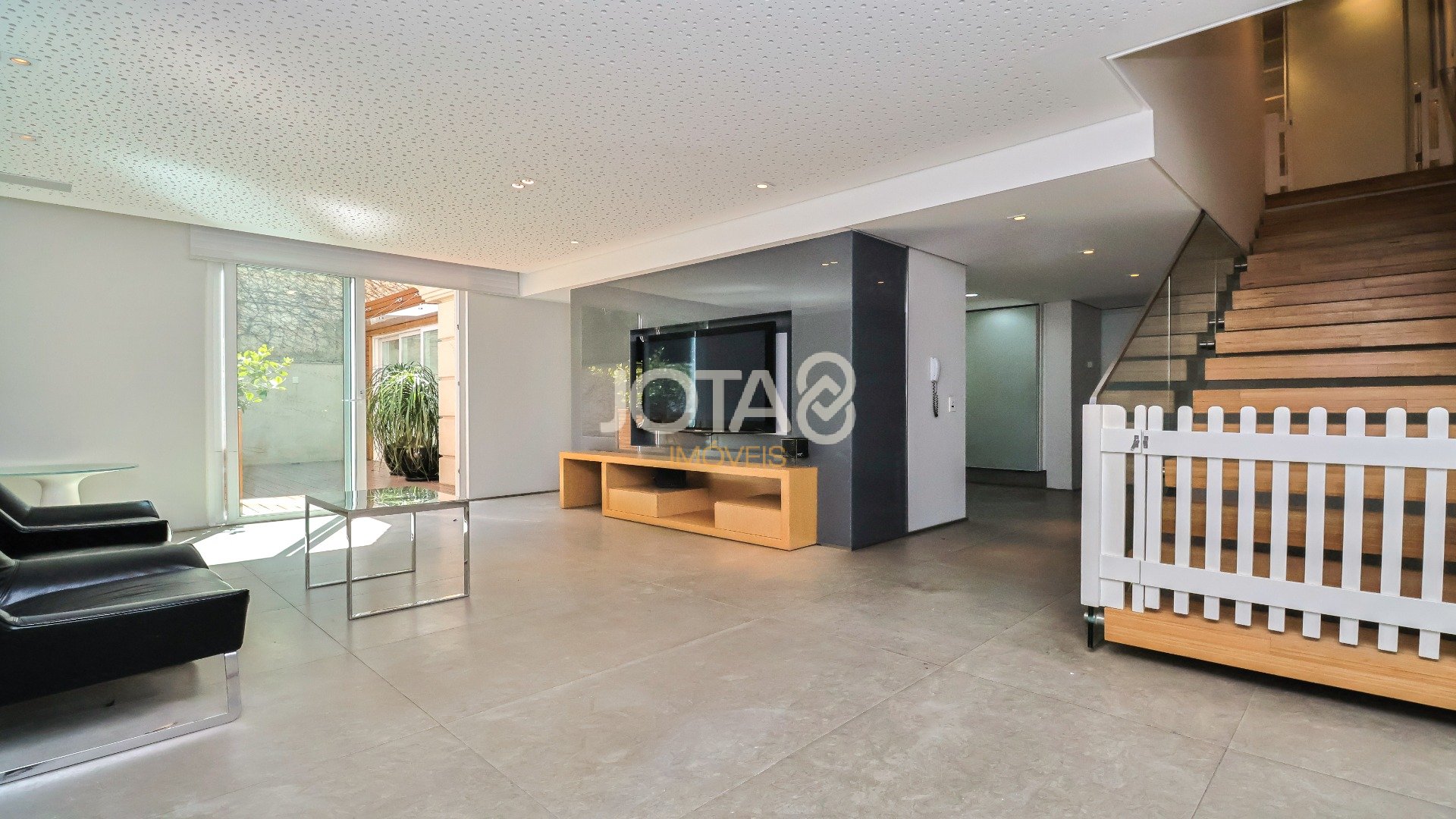 APARTAMENTO GARDEN DUPLEX NO CORAÇÃO DO BATEL