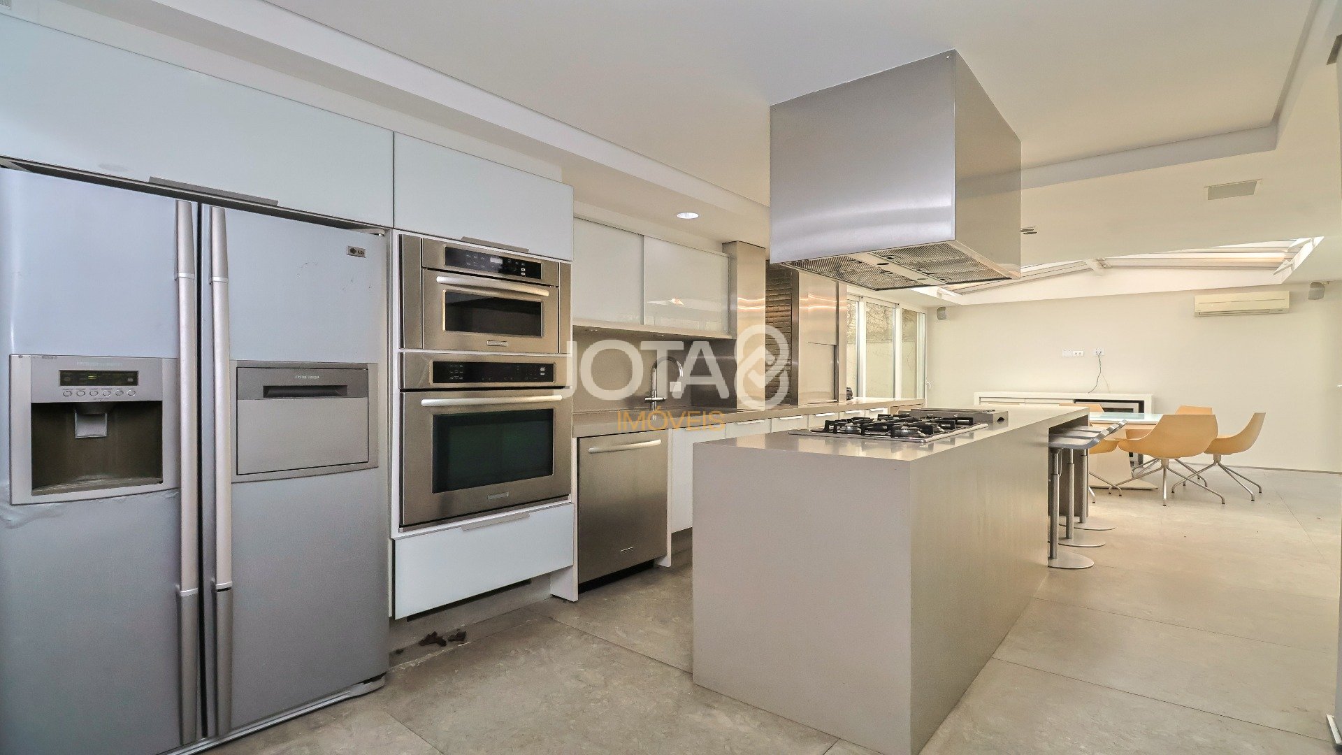 APARTAMENTO GARDEN DUPLEX NO CORAÇÃO DO BATEL